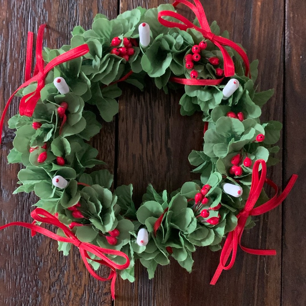 1990 American Girl St.Lucias Christmas wreath.